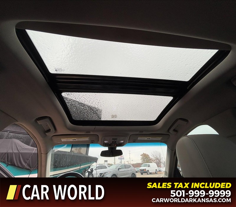 Cadillac CTS Sedan Vehicle Full-screen Gallery Image 11