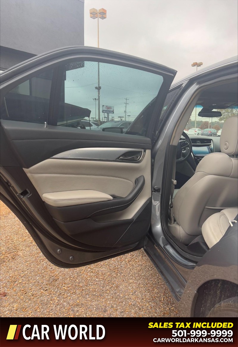 Cadillac CTS Sedan Vehicle Full-screen Gallery Image 15