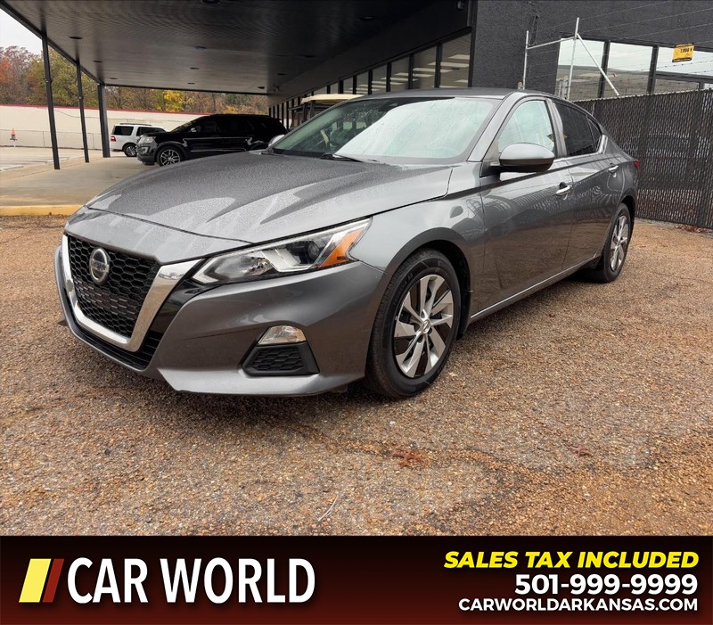 Nissan Altima Vehicle Full-screen Gallery Image 9