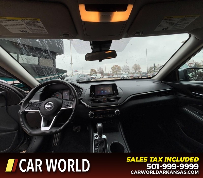 Nissan Altima Vehicle Full-screen Gallery Image 16