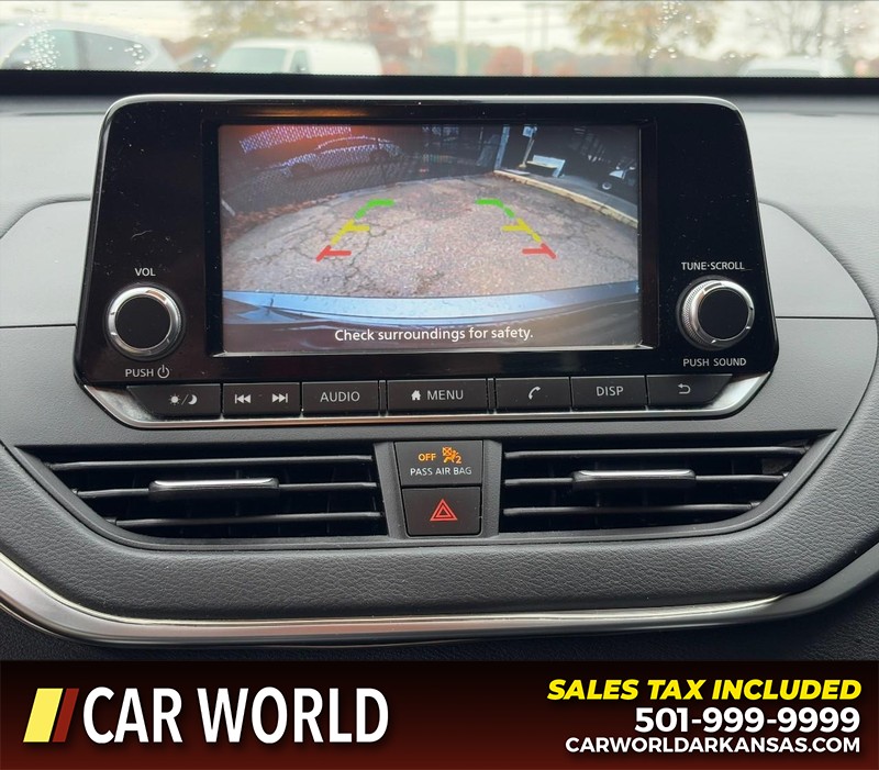 Nissan Altima Vehicle Full-screen Gallery Image 18