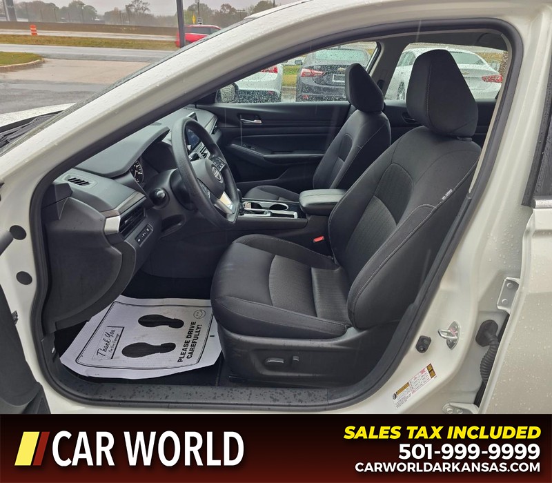 Nissan Altima Vehicle Full-screen Gallery Image 8