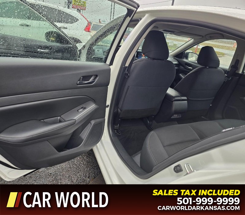 Nissan Altima Vehicle Full-screen Gallery Image 9