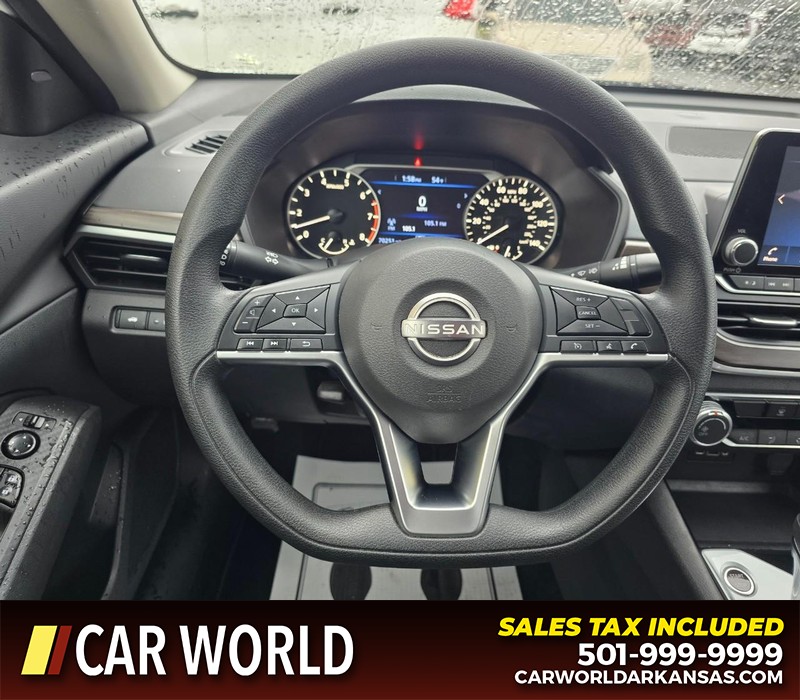 Nissan Altima Vehicle Full-screen Gallery Image 15