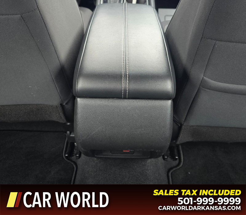 Nissan Altima Vehicle Full-screen Gallery Image 19