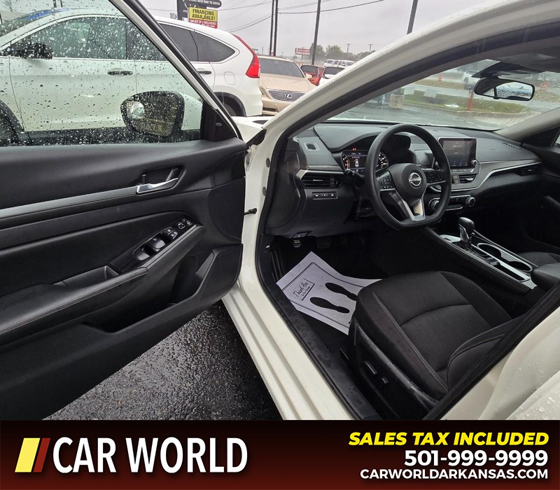 Nissan Altima Vehicle Full-screen Gallery Image 7