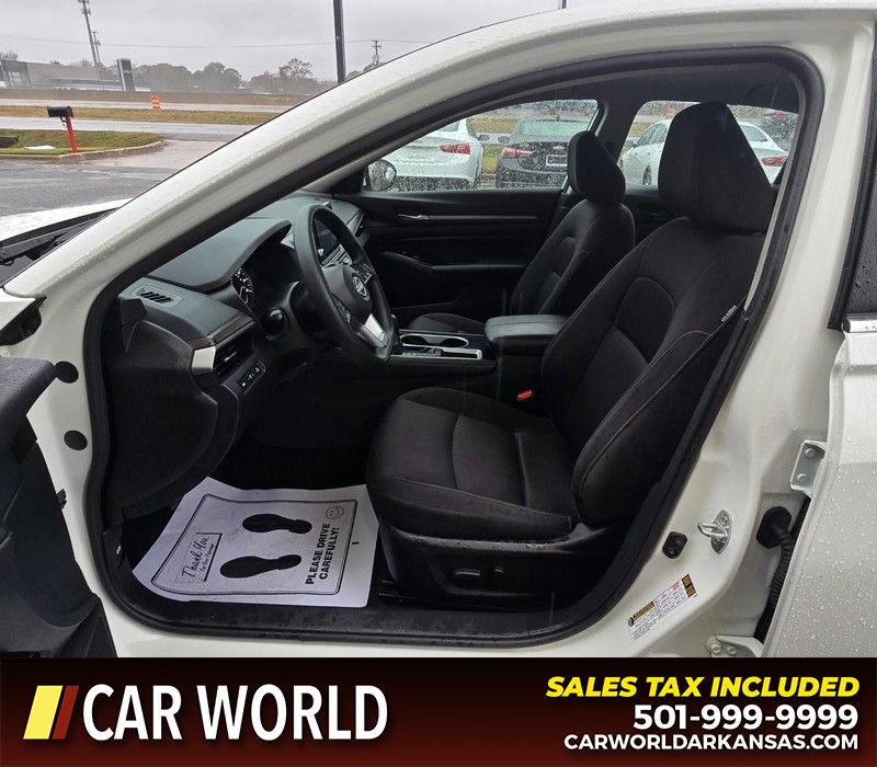 Nissan Altima Vehicle Full-screen Gallery Image 8