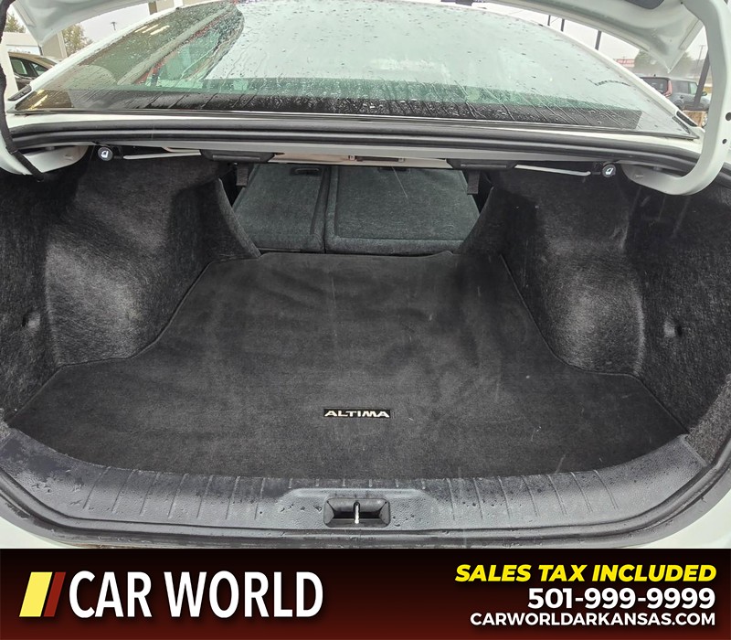 Nissan Altima Vehicle Full-screen Gallery Image 14