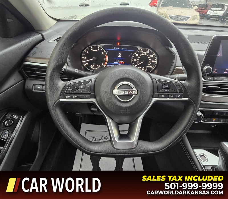 Nissan Altima Vehicle Full-screen Gallery Image 15