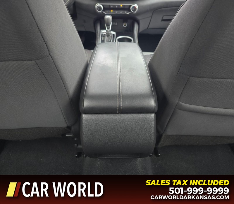 Nissan Altima Vehicle Full-screen Gallery Image 19