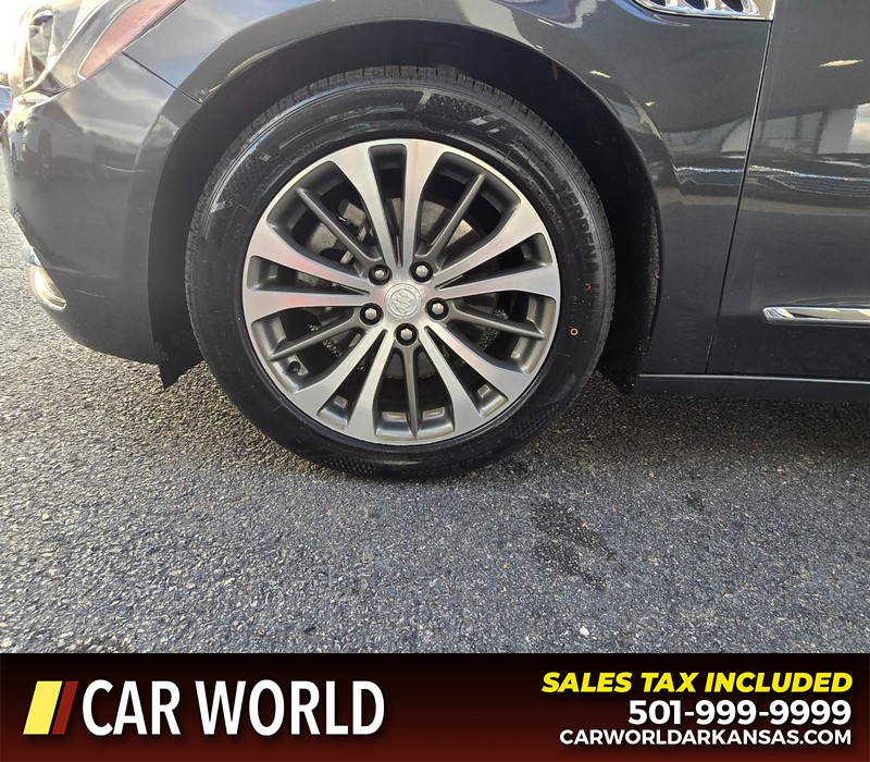 Buick LaCrosse Vehicle Full-screen Gallery Image 6