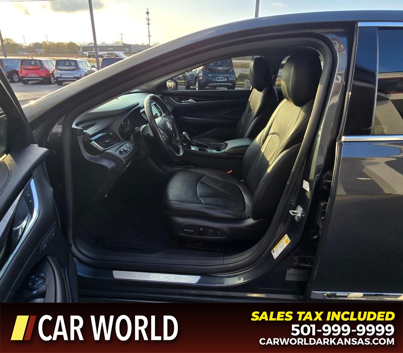 Buick LaCrosse Vehicle Full-screen Gallery Image 8