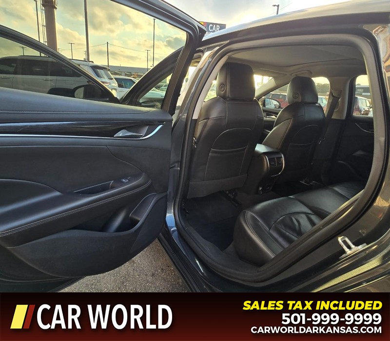 Buick LaCrosse Vehicle Full-screen Gallery Image 9