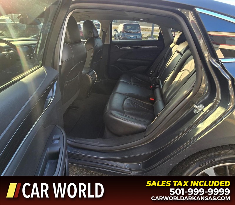 Buick LaCrosse Vehicle Full-screen Gallery Image 10