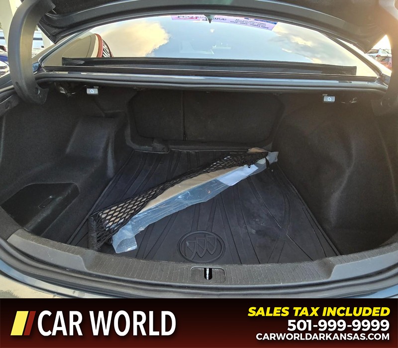 Buick LaCrosse Vehicle Full-screen Gallery Image 13