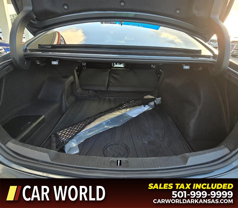 Buick LaCrosse Vehicle Full-screen Gallery Image 14