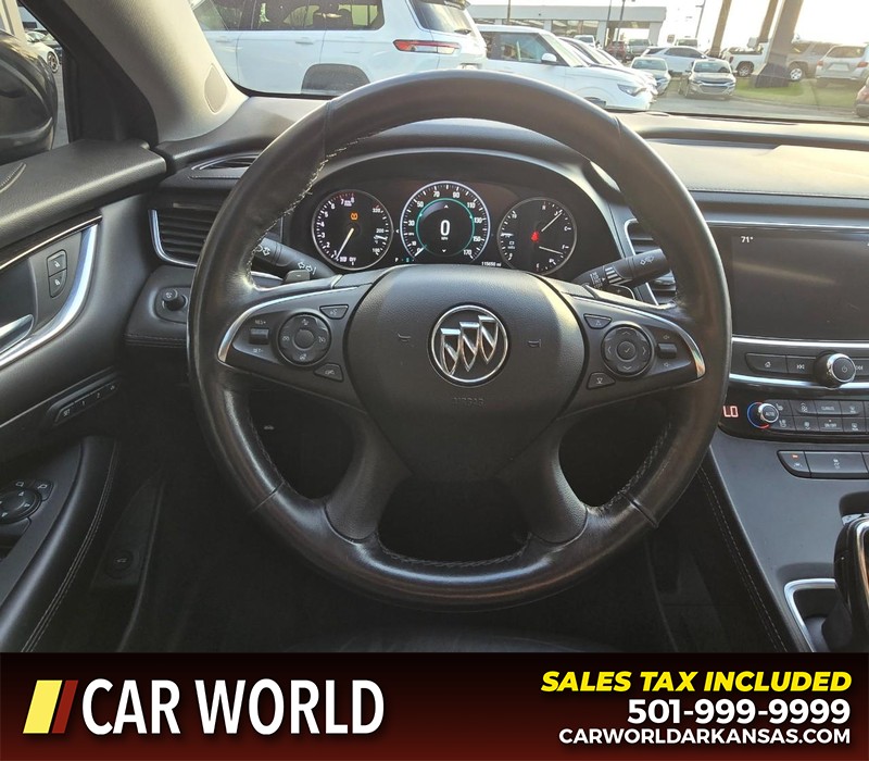 Buick LaCrosse Vehicle Full-screen Gallery Image 15