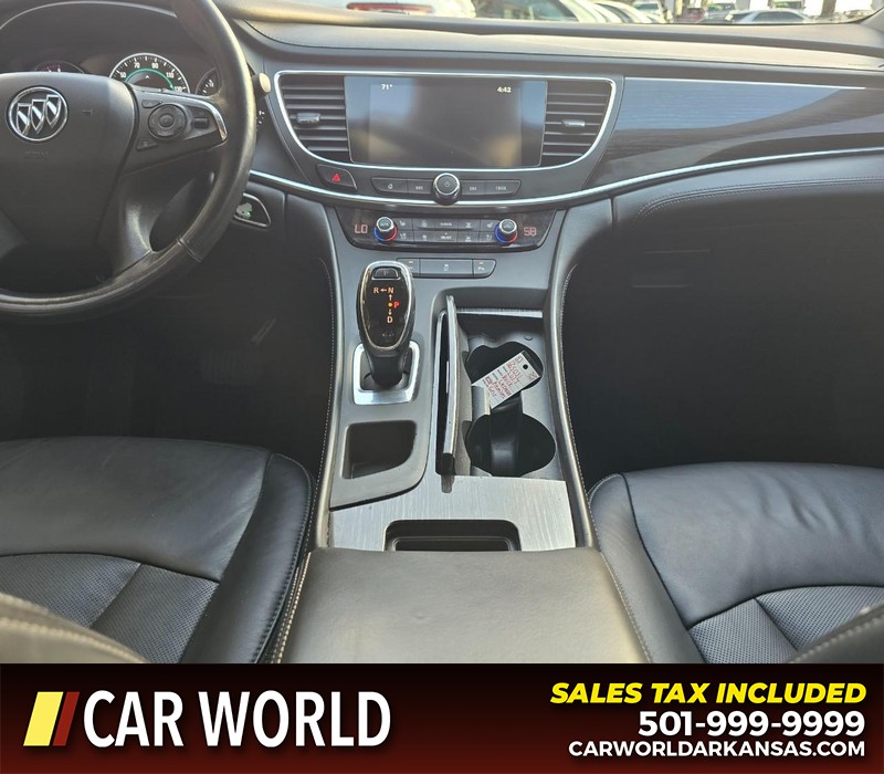 Buick LaCrosse Vehicle Full-screen Gallery Image 18