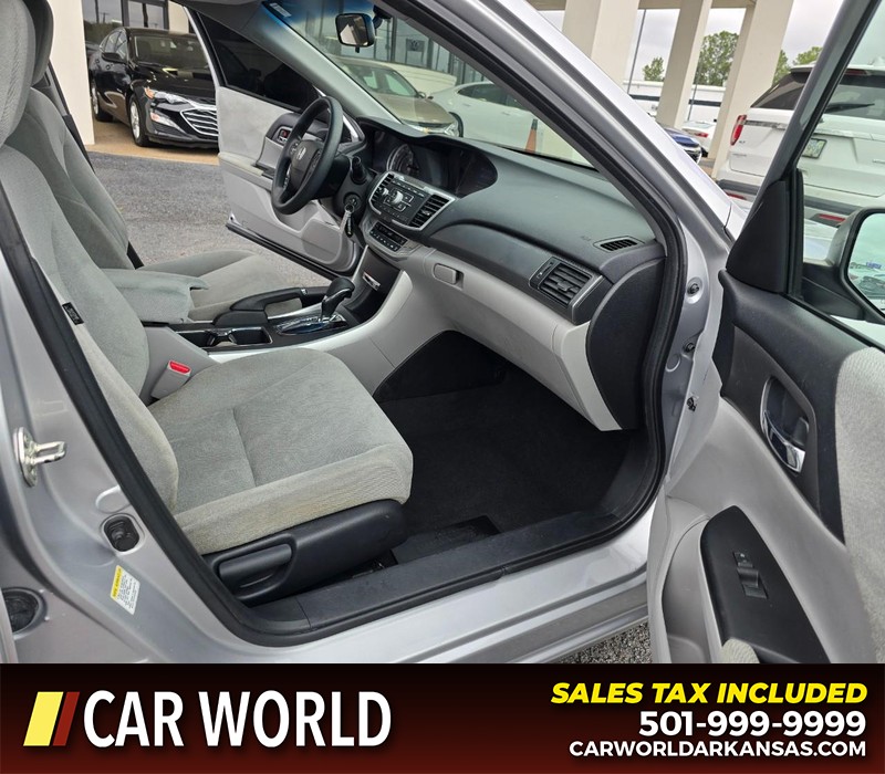 Honda Accord Sedan Vehicle Full-screen Gallery Image 11