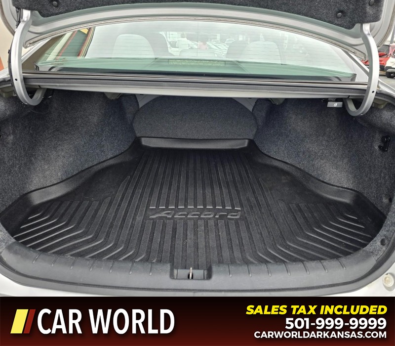 Honda Accord Sedan Vehicle Full-screen Gallery Image 13