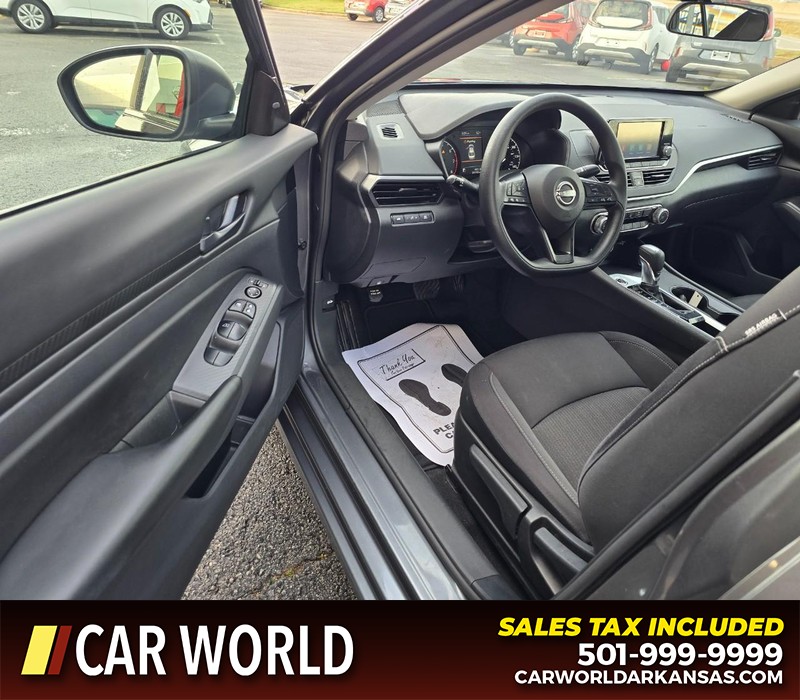 Nissan Altima Vehicle Full-screen Gallery Image 7