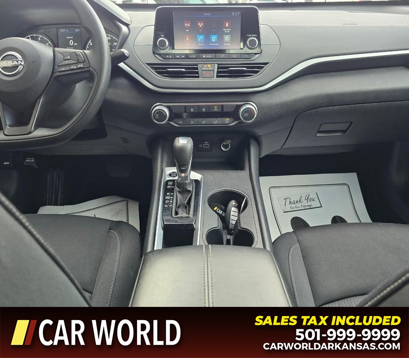 Nissan Altima Vehicle Full-screen Gallery Image 18