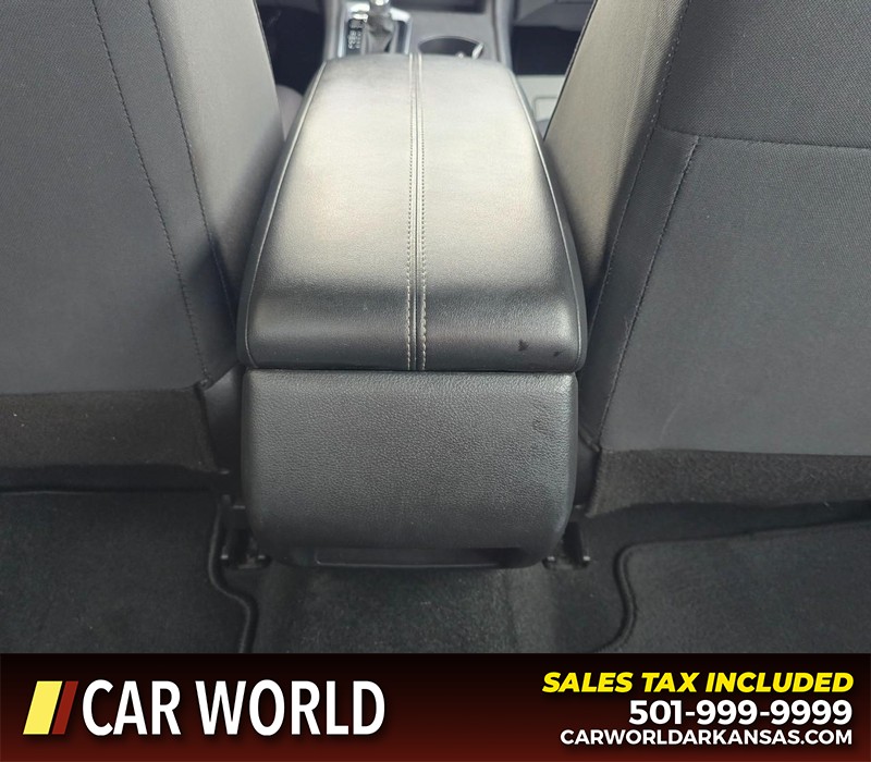 Nissan Altima Vehicle Full-screen Gallery Image 19