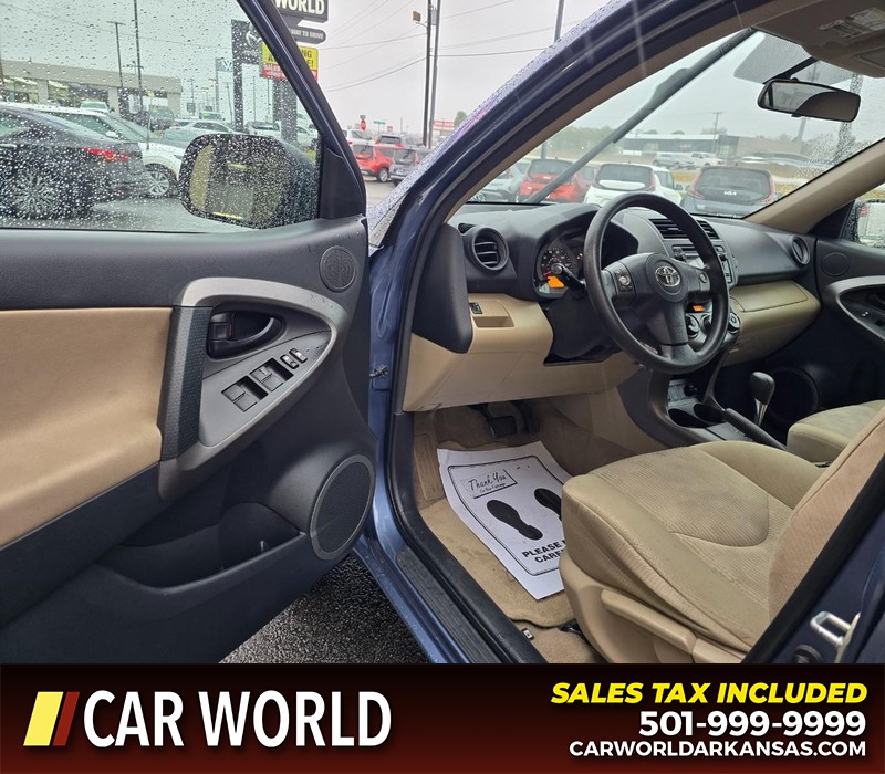 Toyota RAV4 Vehicle Full-screen Gallery Image 7