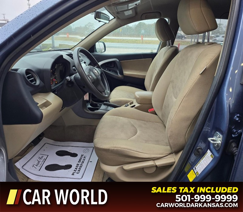 Toyota RAV4 Vehicle Full-screen Gallery Image 8