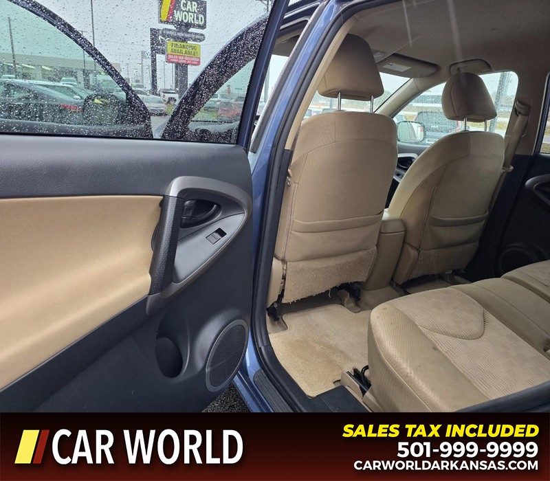 Toyota RAV4 Vehicle Full-screen Gallery Image 9