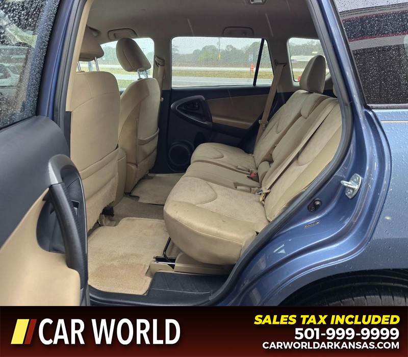 Toyota RAV4 Vehicle Full-screen Gallery Image 10