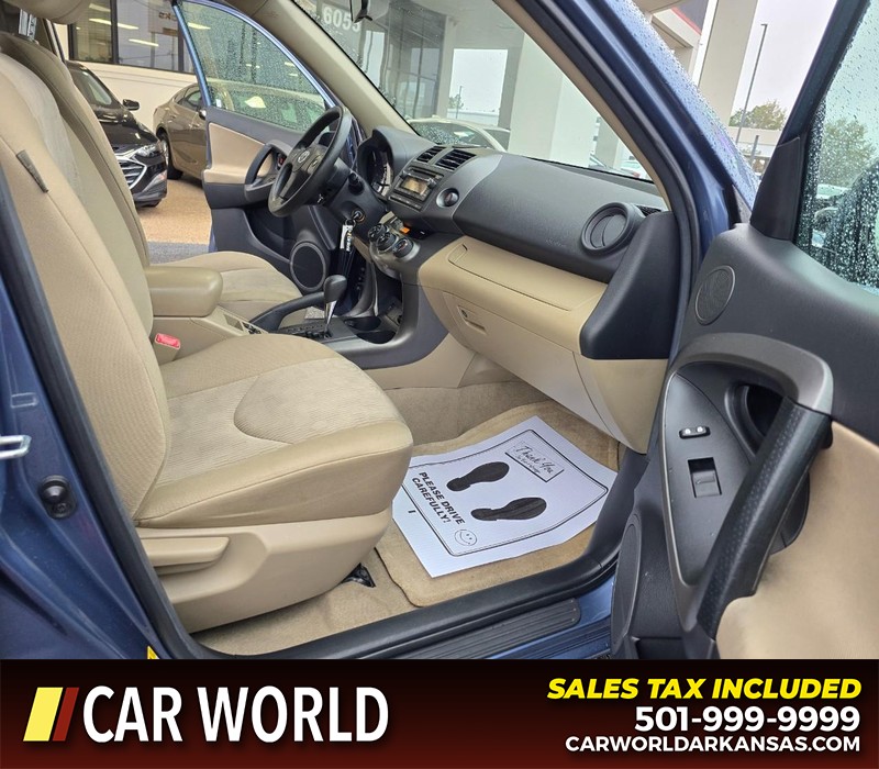 Toyota RAV4 Vehicle Full-screen Gallery Image 11