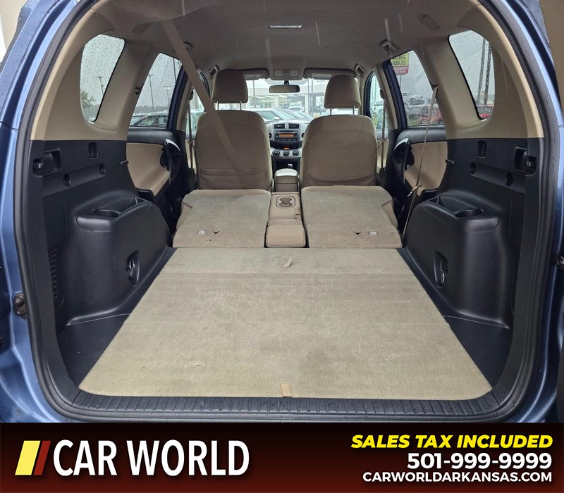 Toyota RAV4 Vehicle Full-screen Gallery Image 14