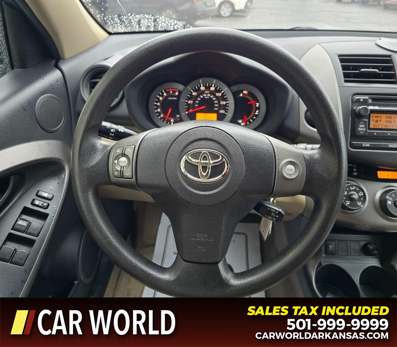 Toyota RAV4 Vehicle Full-screen Gallery Image 15