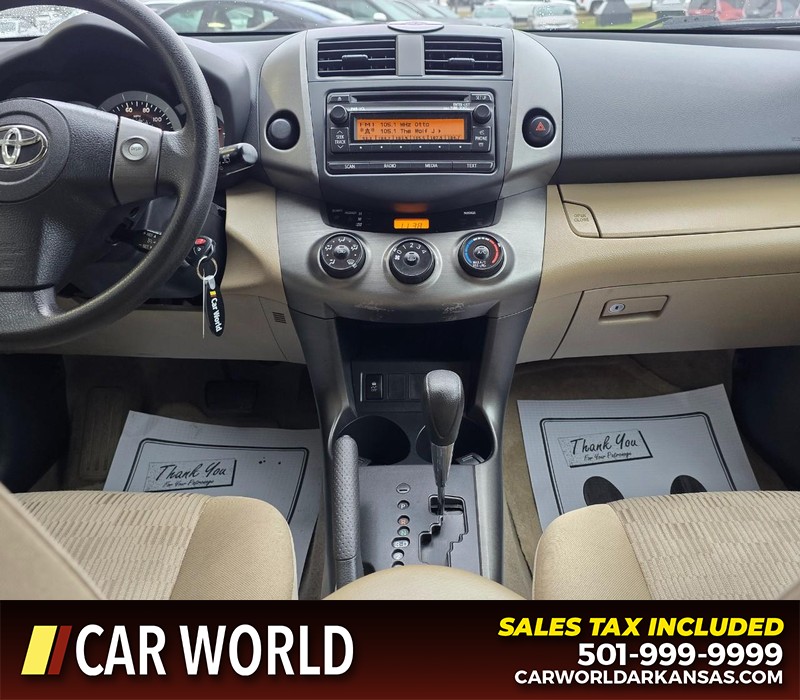 Toyota RAV4 Vehicle Full-screen Gallery Image 18