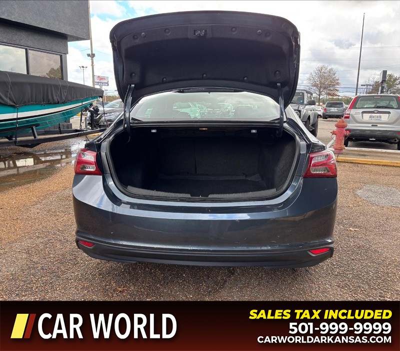 Chevrolet Malibu Vehicle Full-screen Gallery Image 5