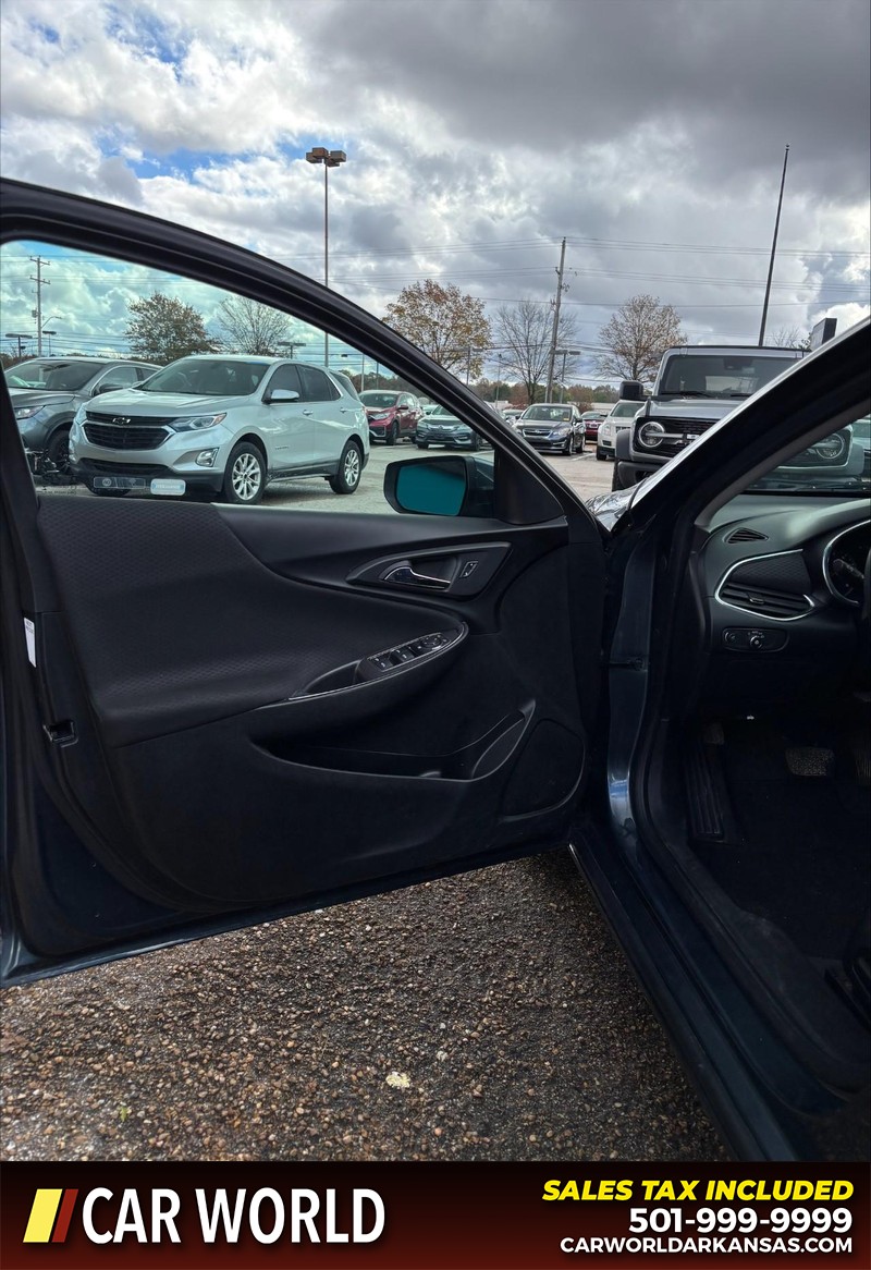 Chevrolet Malibu Vehicle Full-screen Gallery Image 13