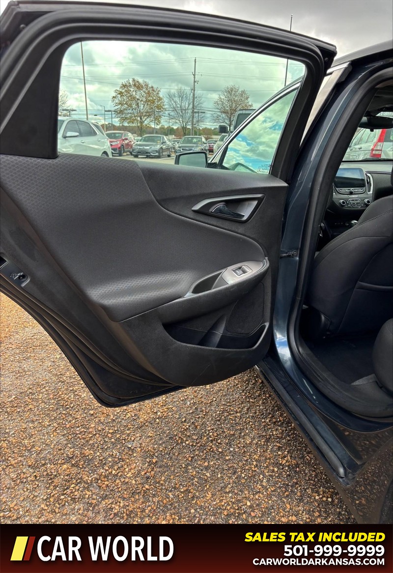 Chevrolet Malibu Vehicle Full-screen Gallery Image 15