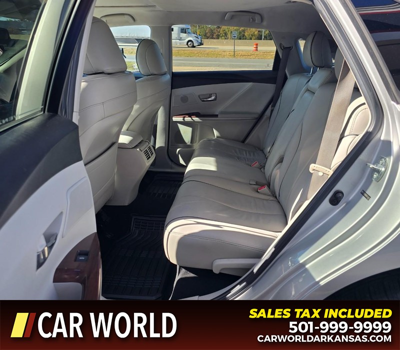 Toyota Venza Vehicle Full-screen Gallery Image 10