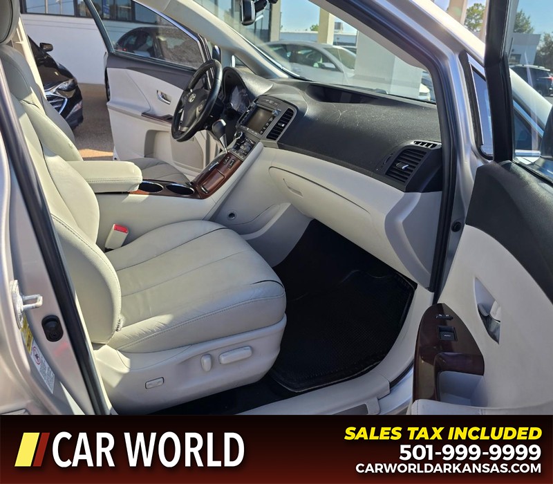 Toyota Venza Vehicle Full-screen Gallery Image 11