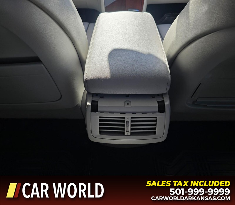 Toyota Venza Vehicle Full-screen Gallery Image 21