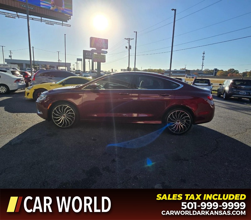 Chrysler 200 Vehicle Full-screen Gallery Image 4