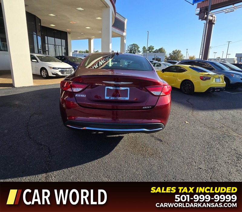 Chrysler 200 Vehicle Full-screen Gallery Image 5