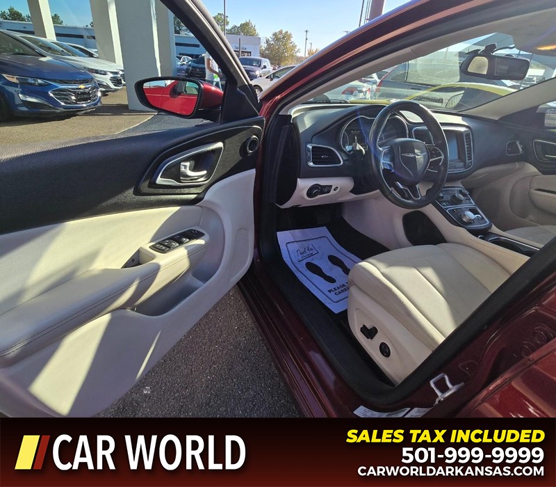 Chrysler 200 Vehicle Full-screen Gallery Image 7