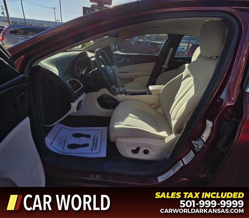 Chrysler 200 Vehicle Full-screen Gallery Image 8