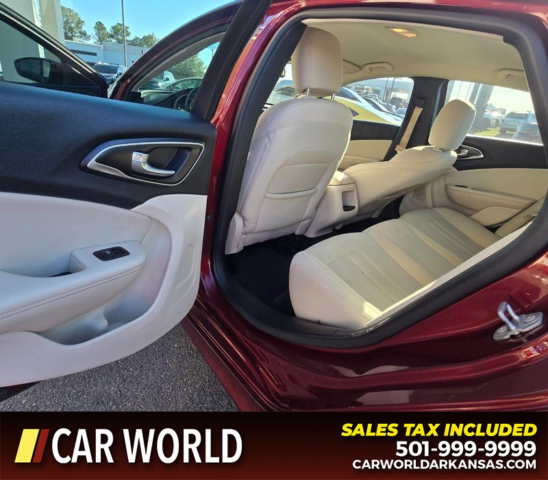 Chrysler 200 Vehicle Full-screen Gallery Image 9