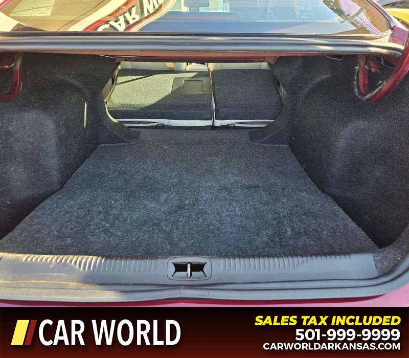 Chrysler 200 Vehicle Full-screen Gallery Image 15