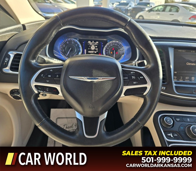 Chrysler 200 Vehicle Full-screen Gallery Image 16