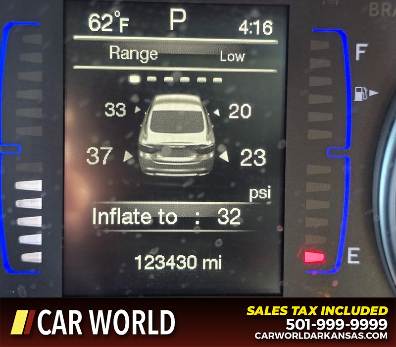 Chrysler 200 Vehicle Full-screen Gallery Image 17