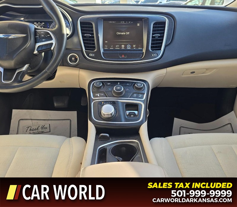 Chrysler 200 Vehicle Full-screen Gallery Image 19